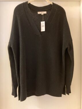 LOFT womens V-Neck Sweater in Black
